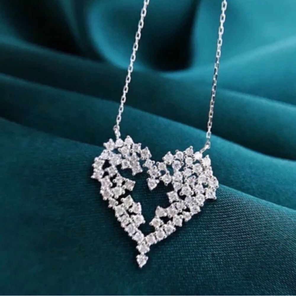 Last one! Sparkle heart pendant necklace in 925 silver and lab created stones.